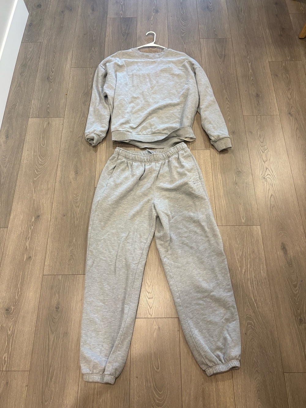 ALO Accolade SET Crew Neck and Jogger Sweats Gray Size L